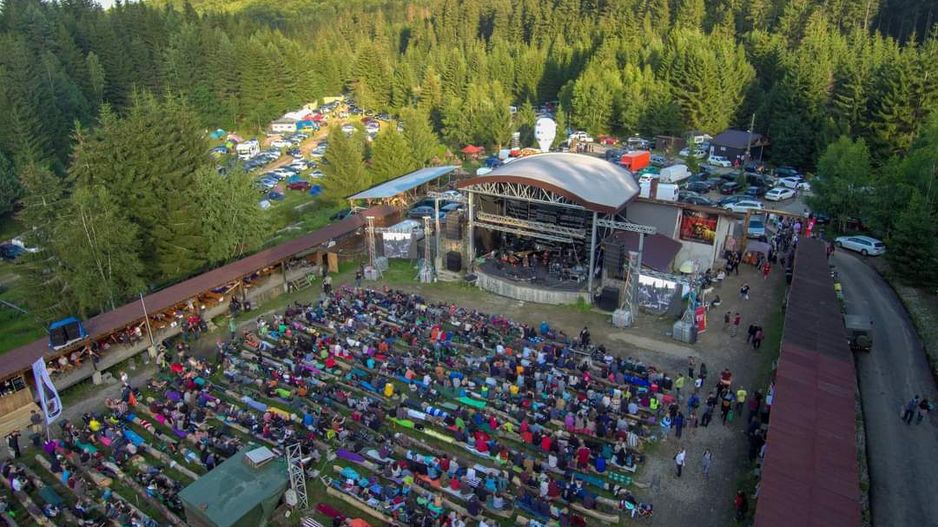 **VANDUT** Casă, Gărâna, munții Semenic, la doi pași de Scenă - Poză 3