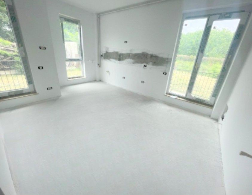 Apartament 2 camere + curte 110 mp Otopeni centru, acces pietonal DN/metrou - Poză 2