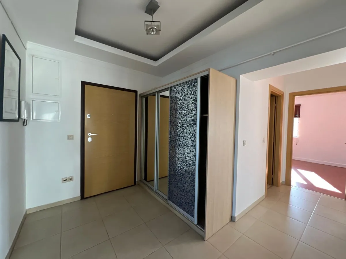 Inchiriere apartament 3 camere | Vedere spre lac | Emerald Residence — fotografia 3