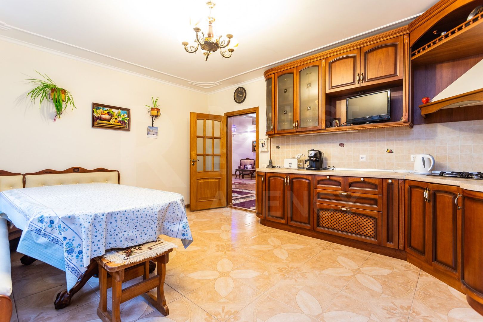 Vânzare, casă, 2 nivele, 6 camere, strada Luceafărul, Ciorescu - Poză 3