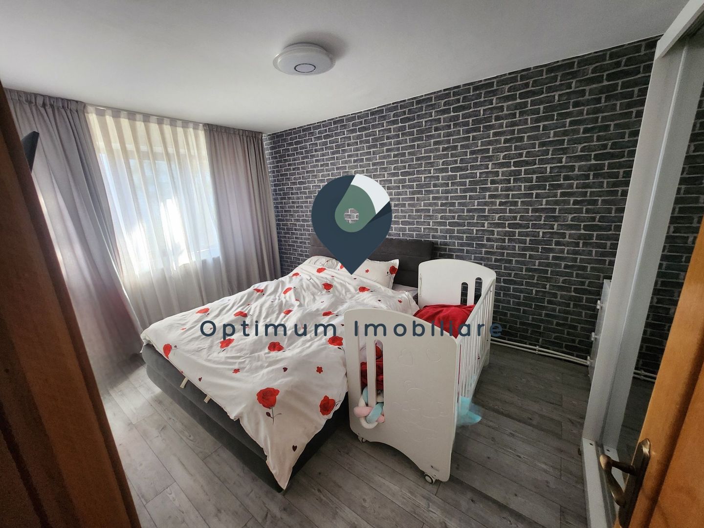 Apartament cu 4 camere in Manastur, etaj 2/4 zona Putna ! - Poză 1