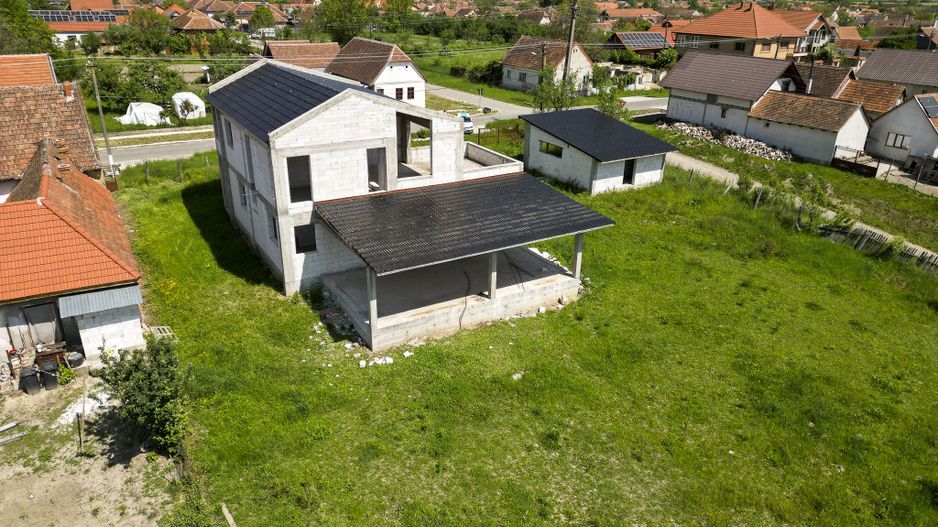 Casă la roșu din BCA de vânzare în Județul Arad - Poză 12