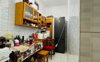 Casa singur in curte cu acces auto si teren  Ultracentral - Poză 3