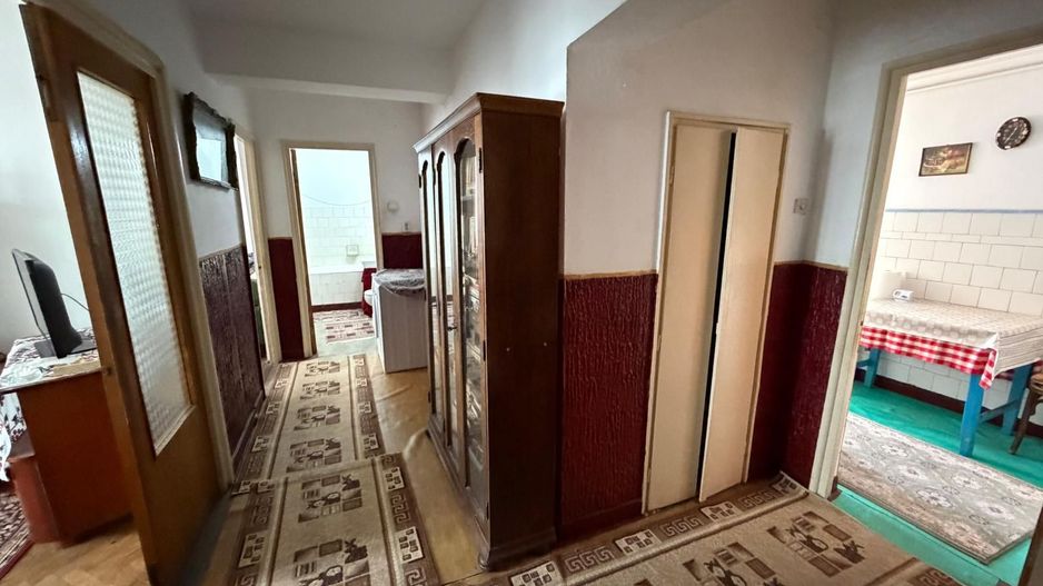 Apartament 3 camere, etaj 2 - zona Centru - Poză 7