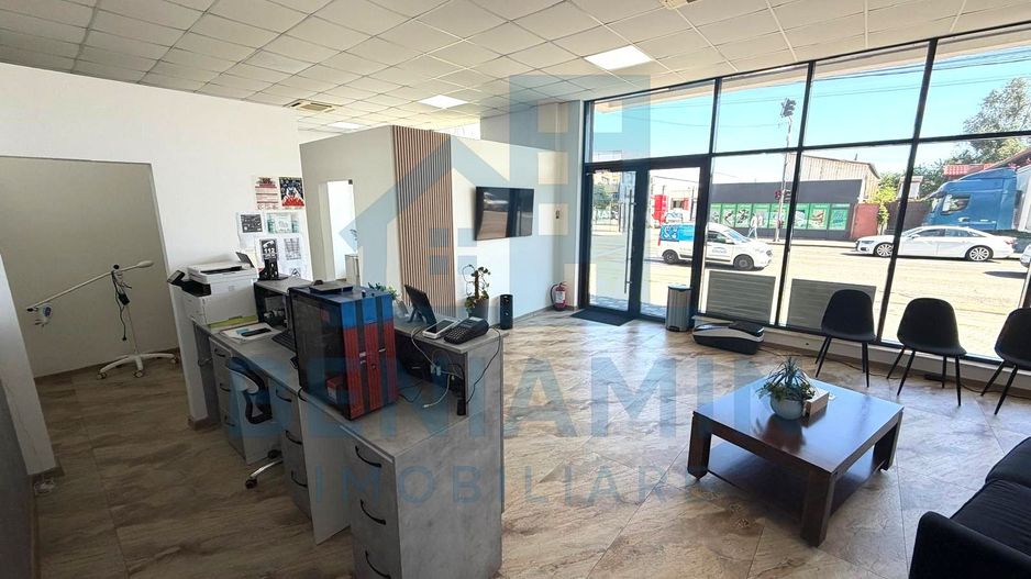 Spatiu comercial pe Bulevardul Decebal - Rovine - Helmat 100mp - Poză 1