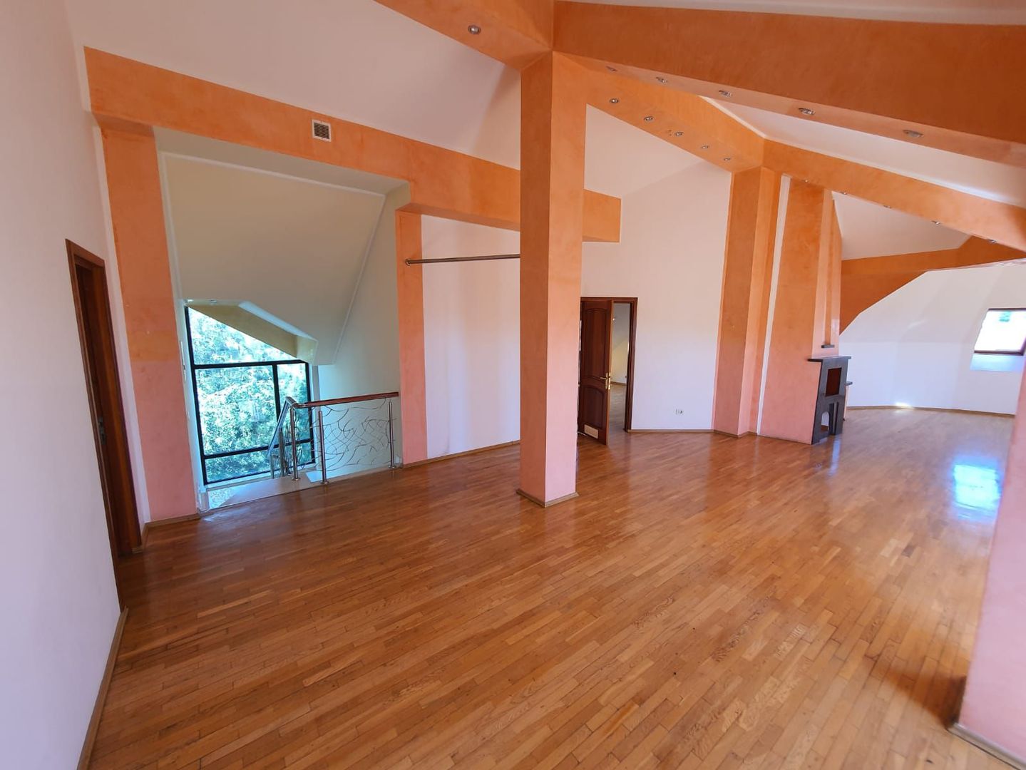 Vila unicata | Teren de 3000 m2 | Piscina si vegetatie matura - Poză 17