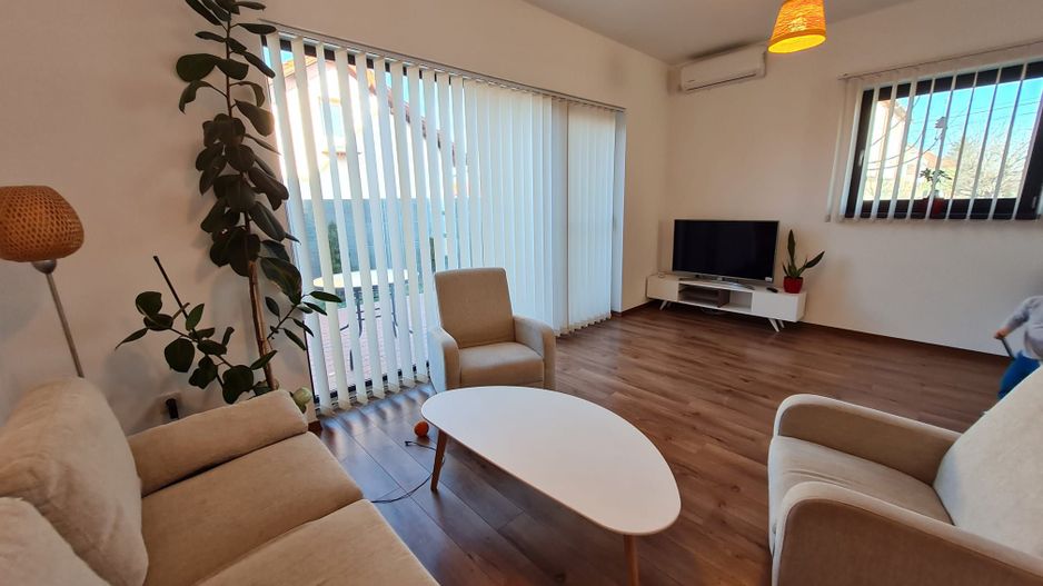 Minimalist la prima închiriere în Dumbravita - Poză 1