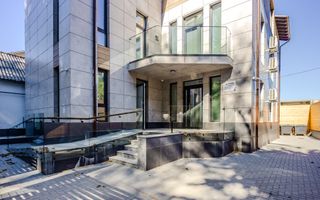 Vânzare spațiu comercial  Centru de 451,6 mp, amplasat pe teren privat - Poză 2
