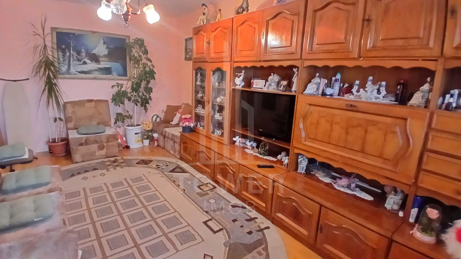 Apartament cu 3 camere decomandat | zona Vasile Aaron - Poză 2