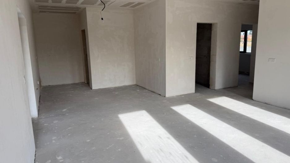 Casa de vanzare în lazuri - Poză 6