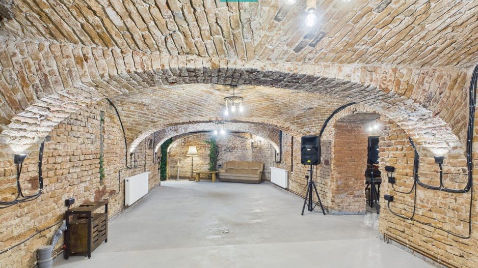 Eleganță subterană - pivniță exclusivistă Arad - Poză 32