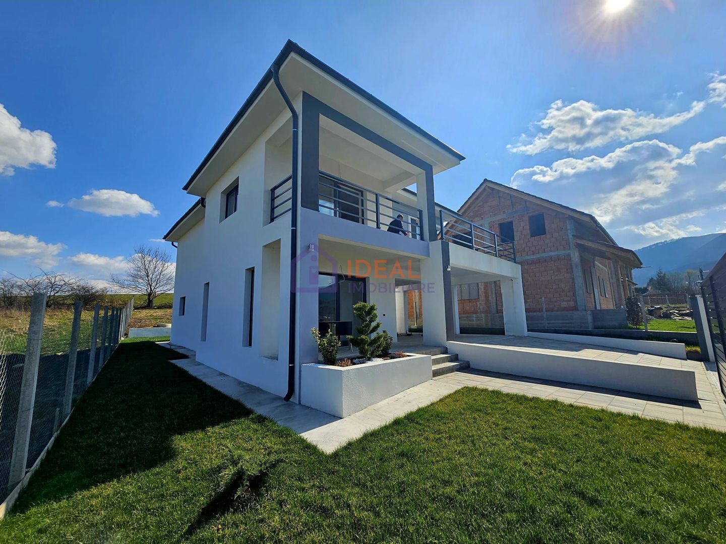 Casa Individuala cu 4 camere si 700 mp teren, in Tocile - Poză 1