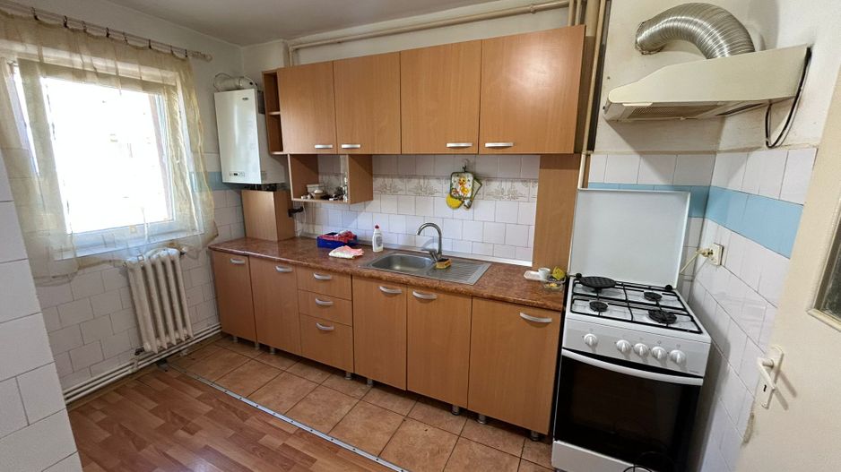 Apartament 3 camere, etaj 3 - zona Cetate - Poză 4
