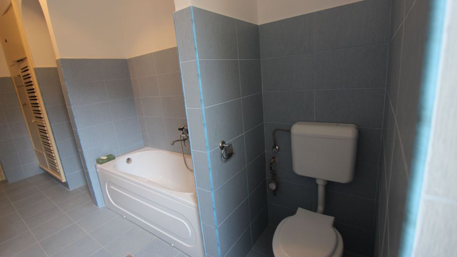 Apartament spatios 3 camere,zona medicina - Poză 16