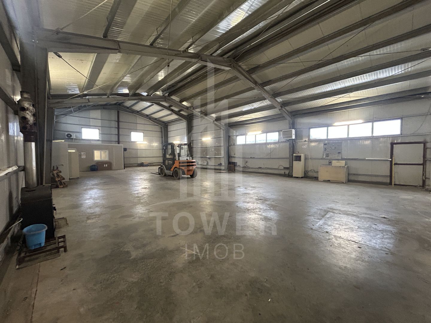 Hală Industrială Modernă 300 mp – Birou, Curent Trifazic și Acces Securizat - Poză 4