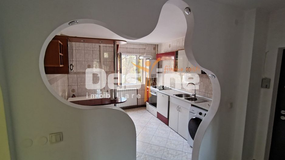 Apartament de vânzare, zona PODU ROȘ, 3 camere, semidecomandat, etaj 1 - Poză 10