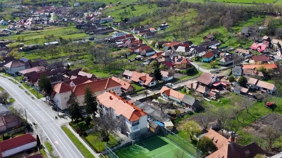 Casa eleganta,curte amenajata, garaj,Central,Brancovenesti,Mures - Poză 15