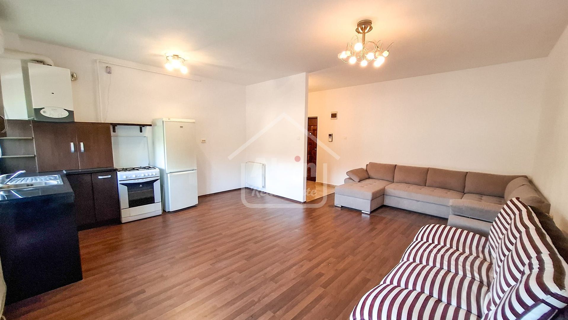 Garsoniera Suprafata Generoasa - Poză 3