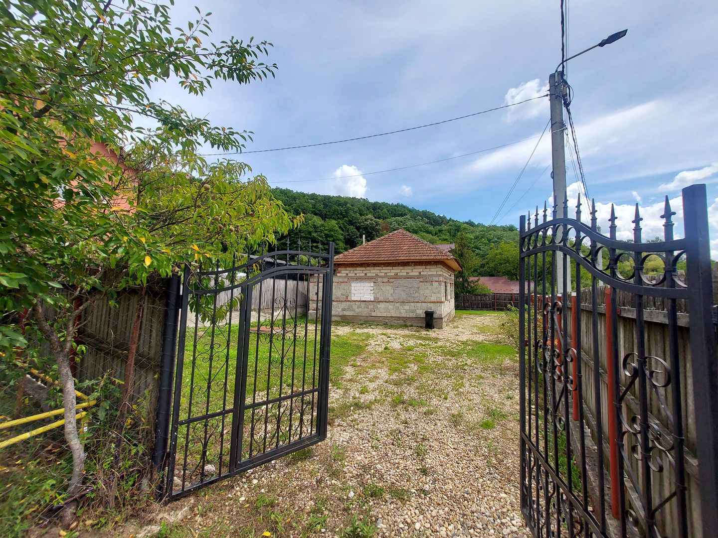 Casa de terminat in Bascov-Valea Ursului, Strada Salcamilor - Poză 6