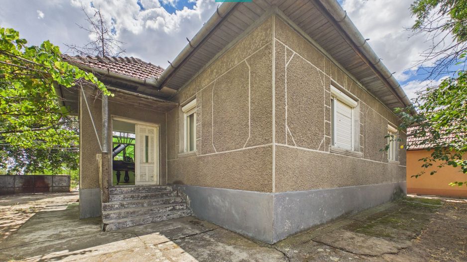 Casă cu 4 camere și teren de 4227mp în Curtici - Poză 21