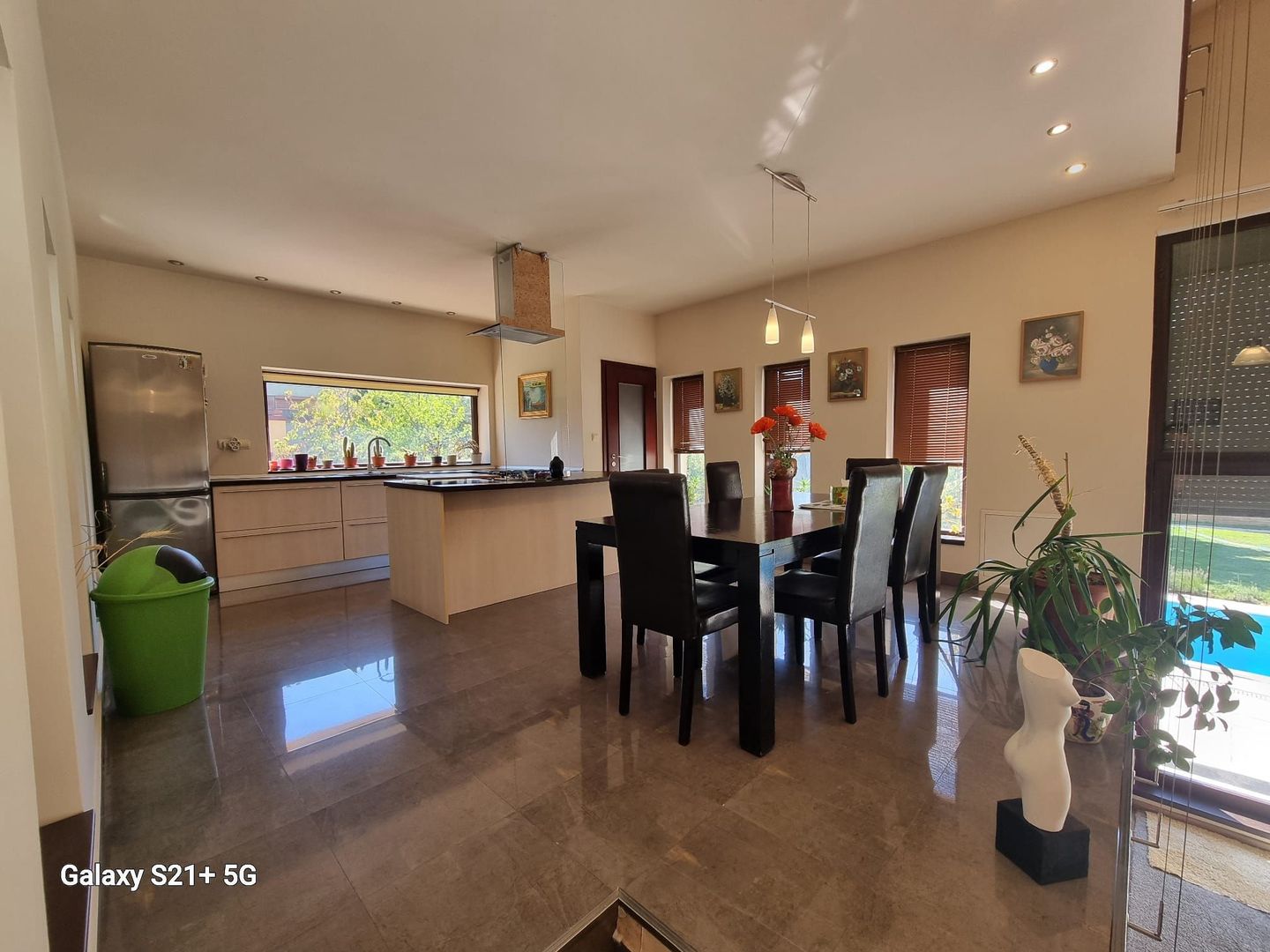 Vilă cu 4 camere de închiriat în zona Braytim cu piscina - Poză 16