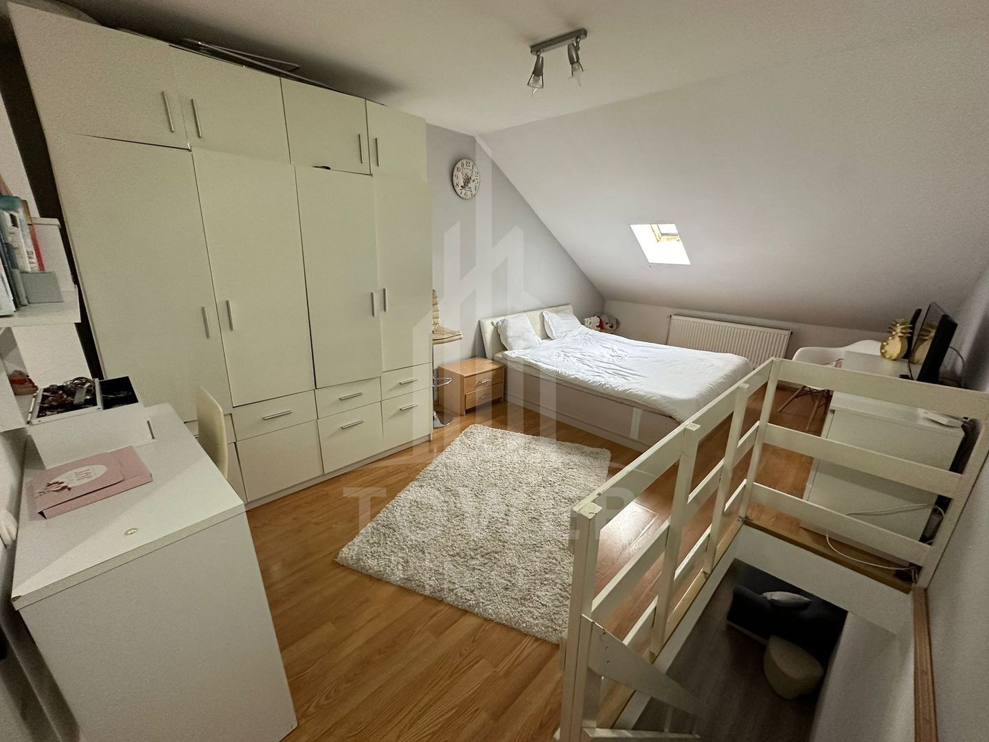 Apartament la mansardă complet mobilat și utilat Terezian - Poză 2