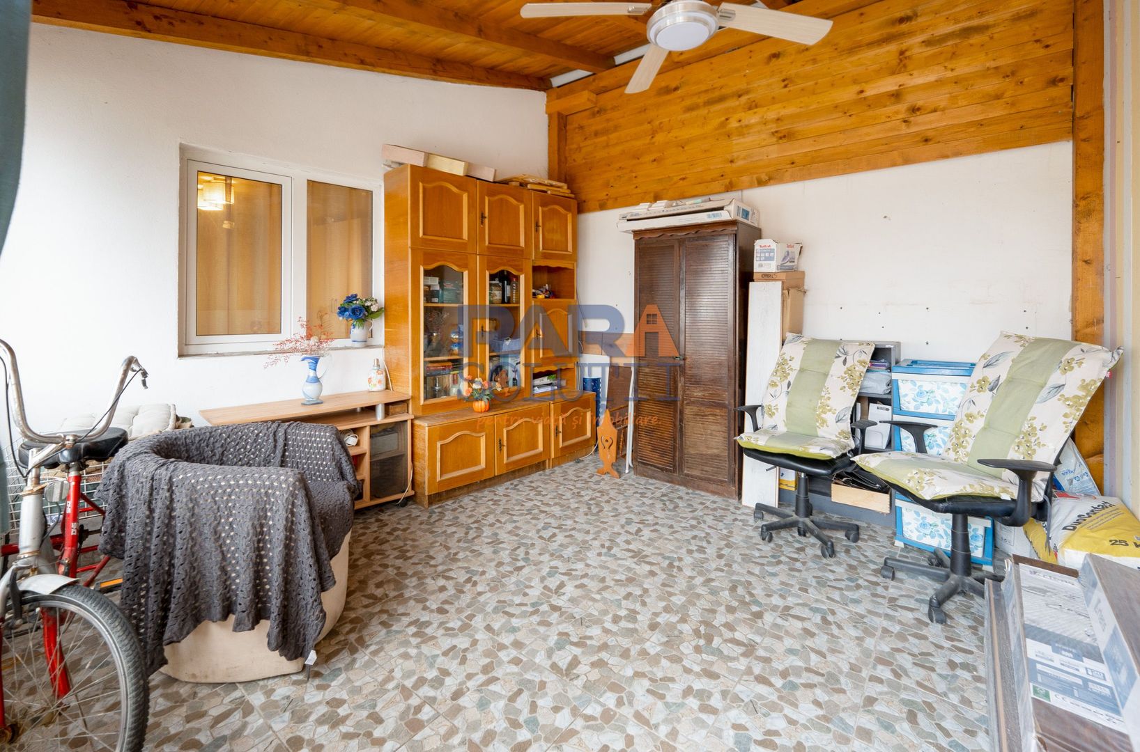 Casă micuță + un pic de curte - Poză 11