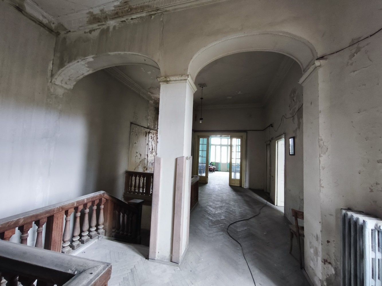 Casă cu farmec istoric în zonă protejată Rosetti, ideală pentru restaurare - Poză 13