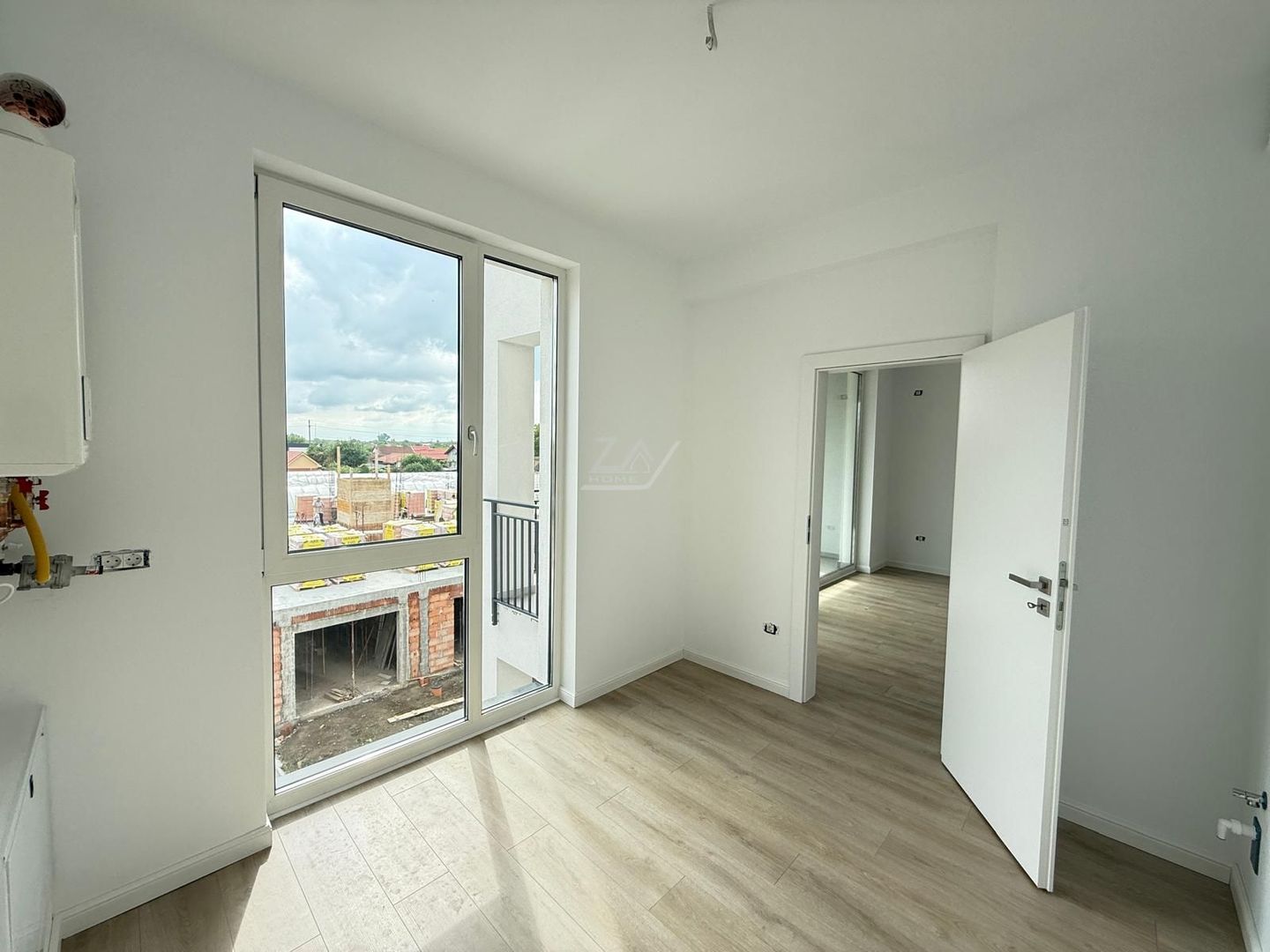 Etaj 1. Bucatarie inchisa. Loc de parcare. - Poză 3