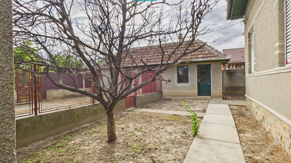 Casă cu teren generos, zonă centrală, Curtici - Poză 25