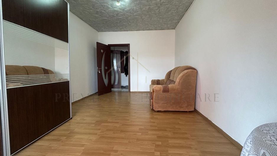 De vanzare apartament 2 camere zona Judecatorie Onesti - Poză 2