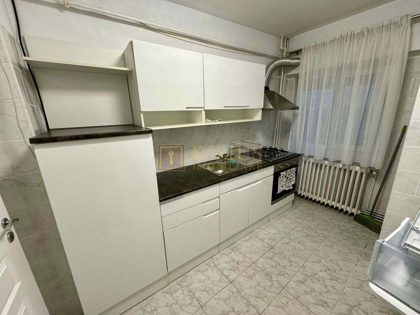 3 camere -2 dormitoare| 2 bai| centrala proprie| apartament superb| 2 balcoane - Poză 4