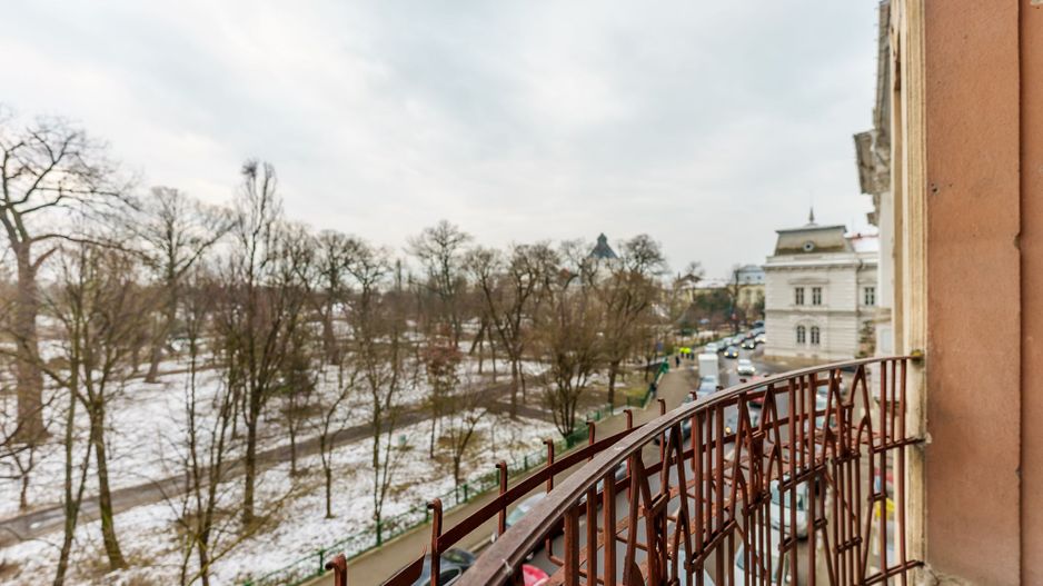 Apartament 3 camere spațios ultracentral, cu vedere la parcul Eminescu - Poză 1