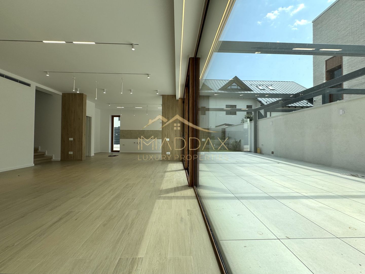 Vila cu 6 camere *575mp* / 12 locuri parcare // Pipera- Iancu Nicolae - Poză 3