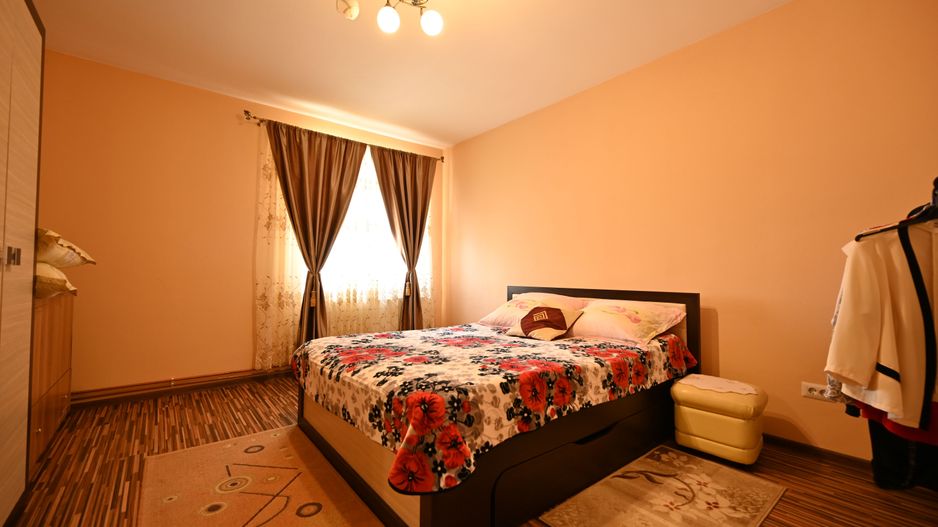 Casa P+1E, cu anexe si hala - Poză 15