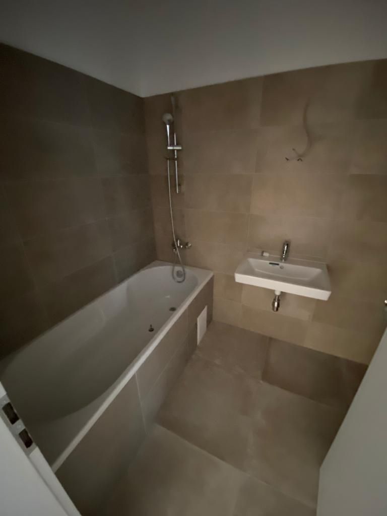 Apartament bloc nou 4 camere - Poză 10