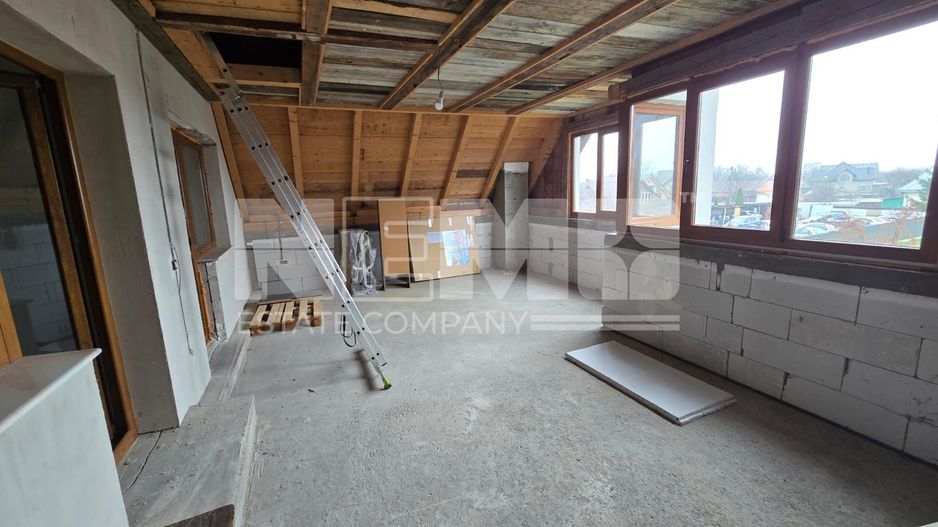 Casă spațioasă la 650000 de euro I Volovăț - Poză 14