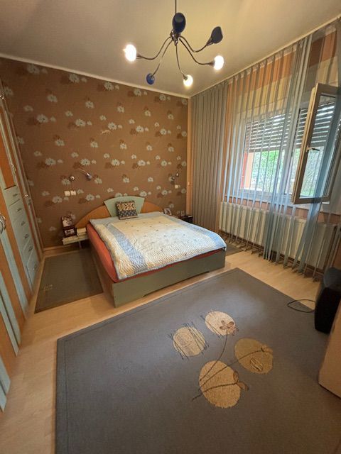 Casa individuala cu teren generos - Poză 2