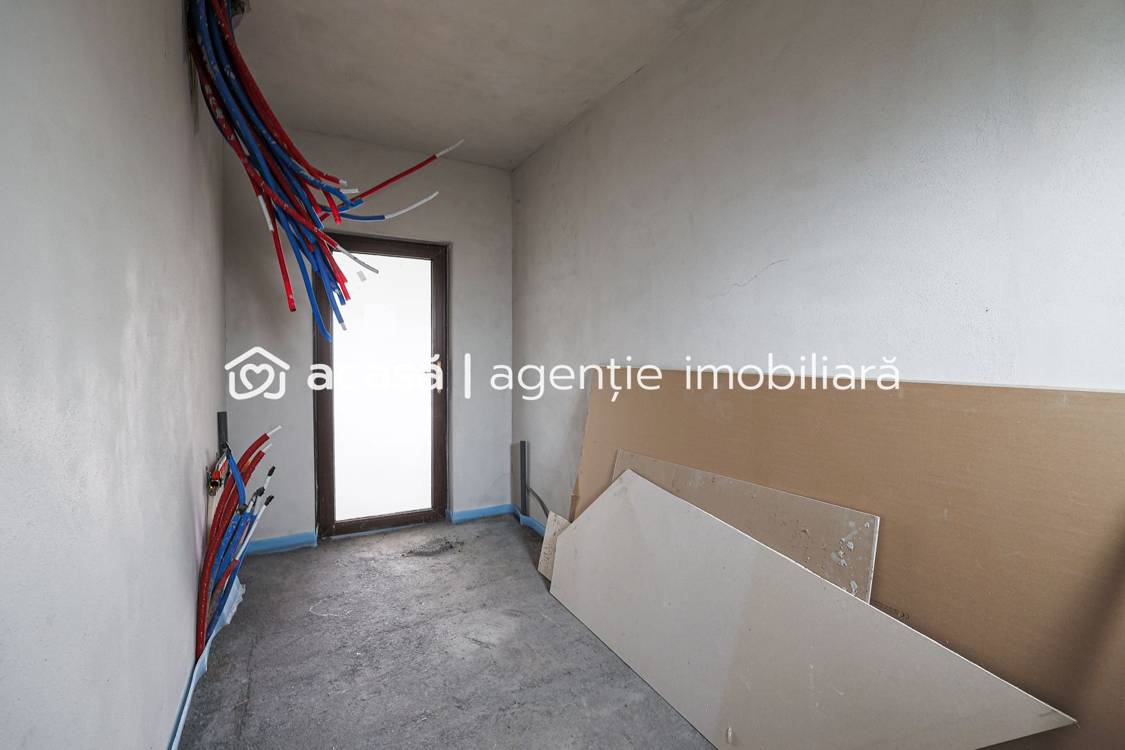 Casă nouă, impunătoare și luminoasă, construită cu griijă la detalii. - Poză 11