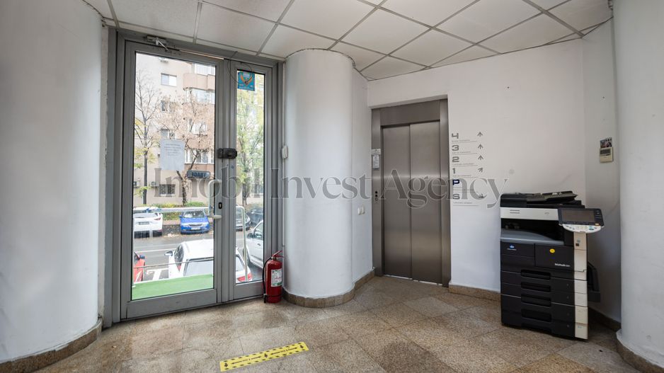Cladire de birouri Vitan pretabilă pentru diverse afaceri. - Poză 8