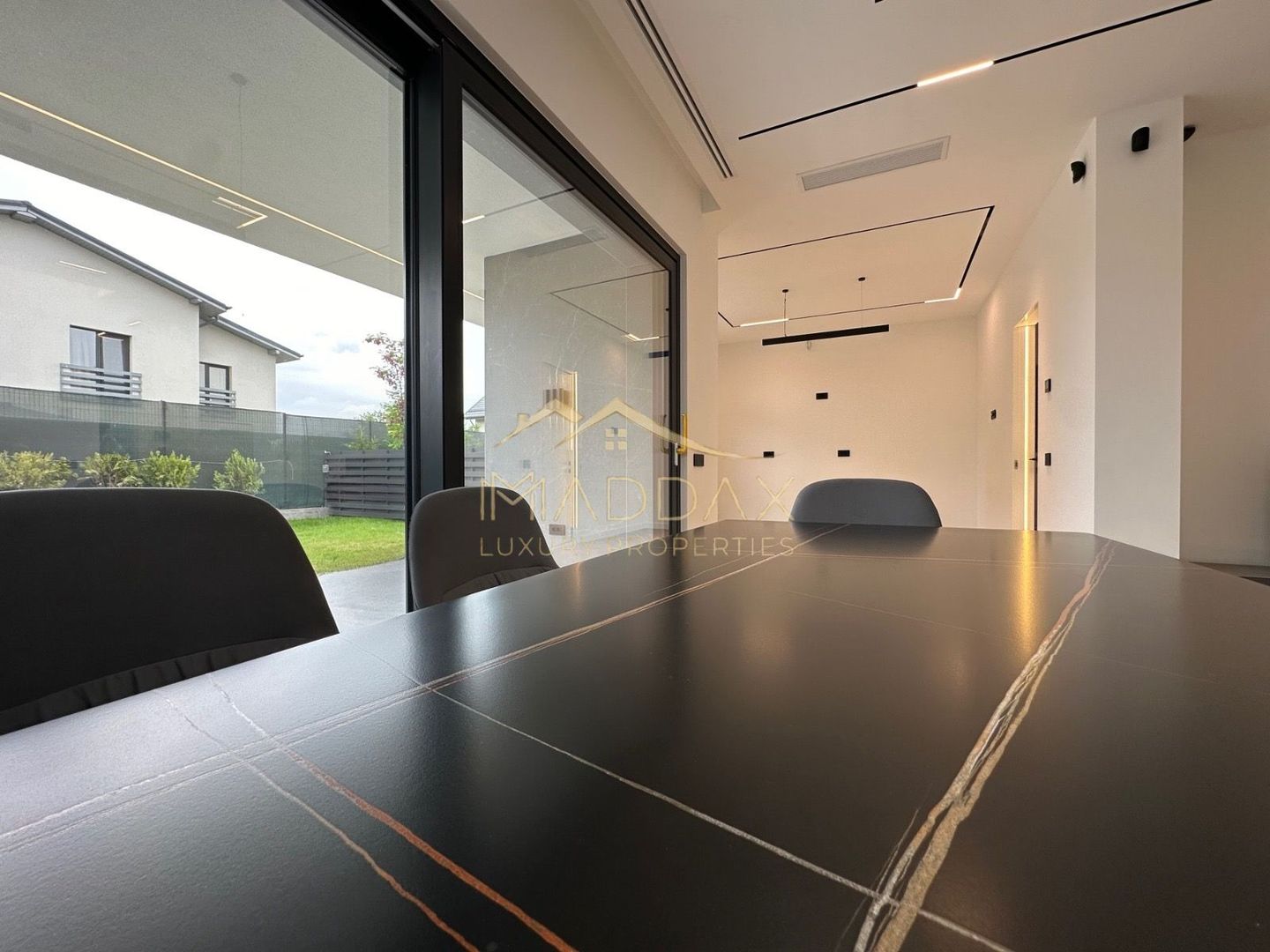 Vila individuala *432mp* + curte // 6 locuri Parcare / Pipera-Tunari - Poză 4