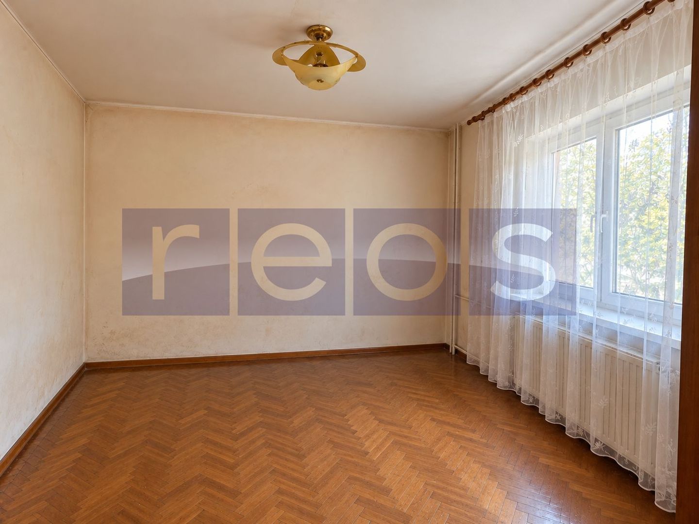 DE VANZARE APARTAMENT 2 CAMERE DECOMANDAT 55 MP GORJULUI METROU - Poză 2