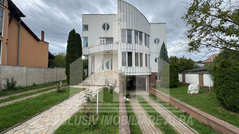 Casa individuala | Pensiune | 380 mp | 1377 mp teren | Cetate - Poză 1