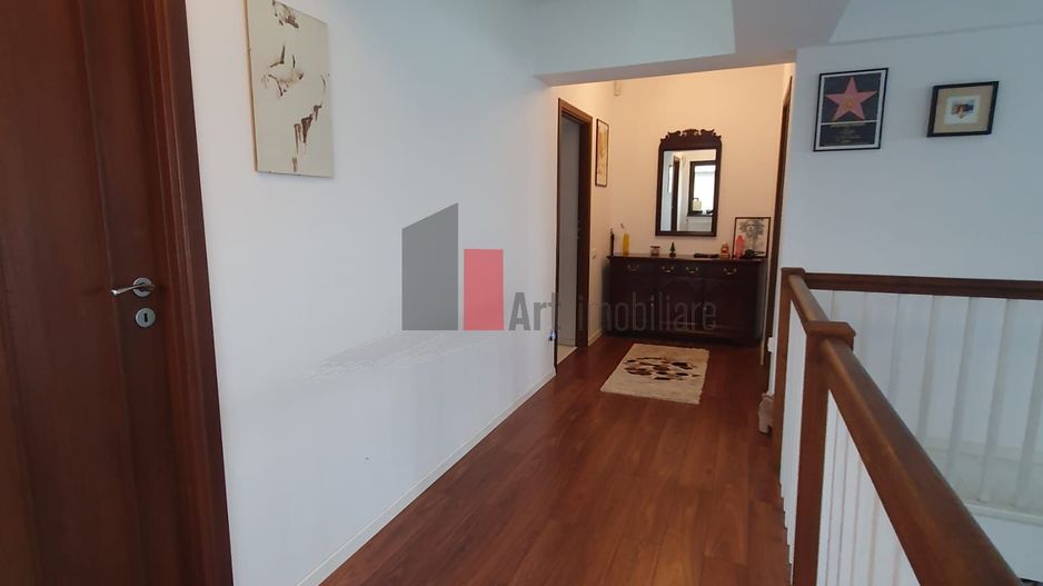 Vila superba Tunari cu piscina - Poză 12