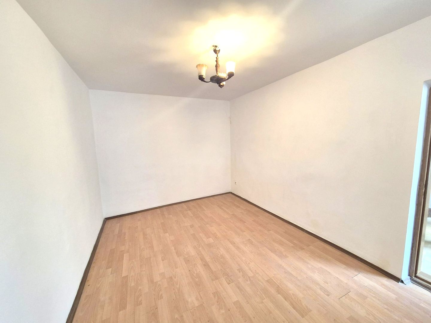 Casa de vanzare pretabila locuinta sau afacere | 13 Septembrie - Poză 5