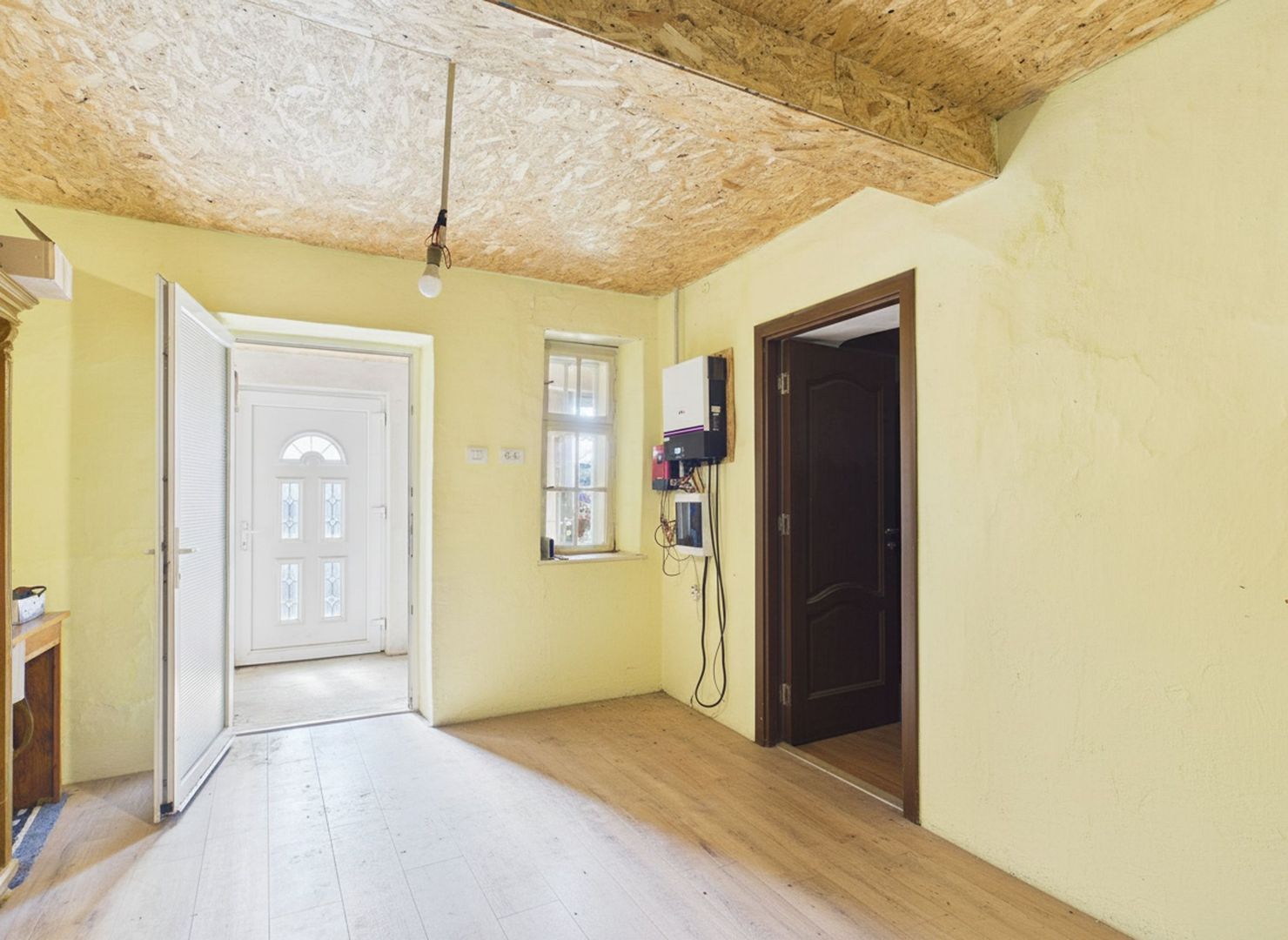 Casă  Sântana cu 3 camere și panouri fotovoltaice - Poză 5