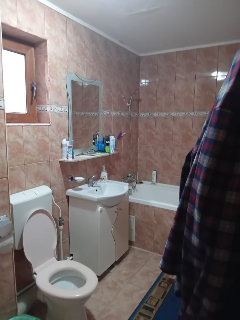 Casă Spațioasă P+1+M, 265 mp Utili, 1000 mp Teren – Toate Utilitățile, Vânători - Poză 15