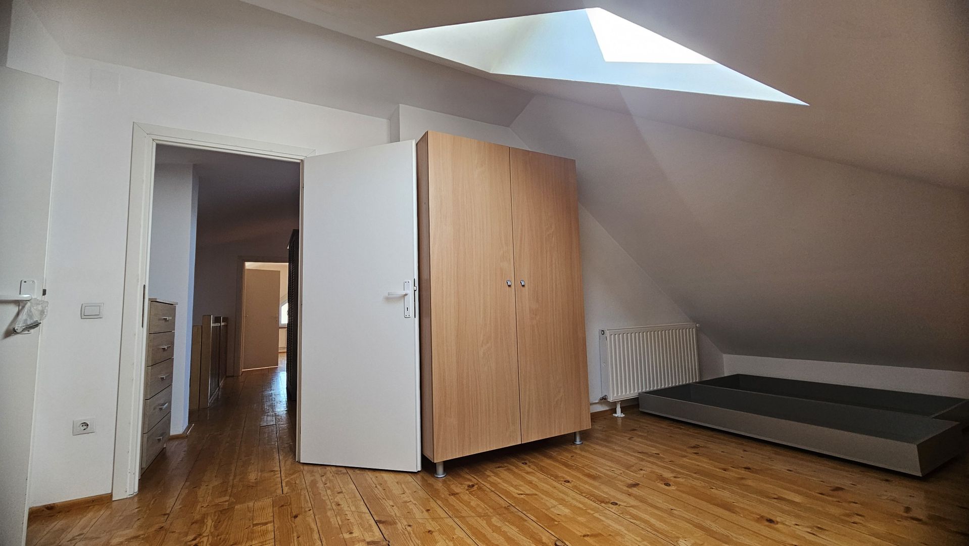 Apartament de inchiriat 6 camere 179 mp Etaj 2 + mansardă - Poză 16