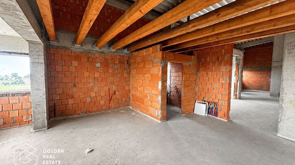 Penthouse cu potential exceptional, la rosu, 170mp, mansardabil pana la 300mp - Poză 5