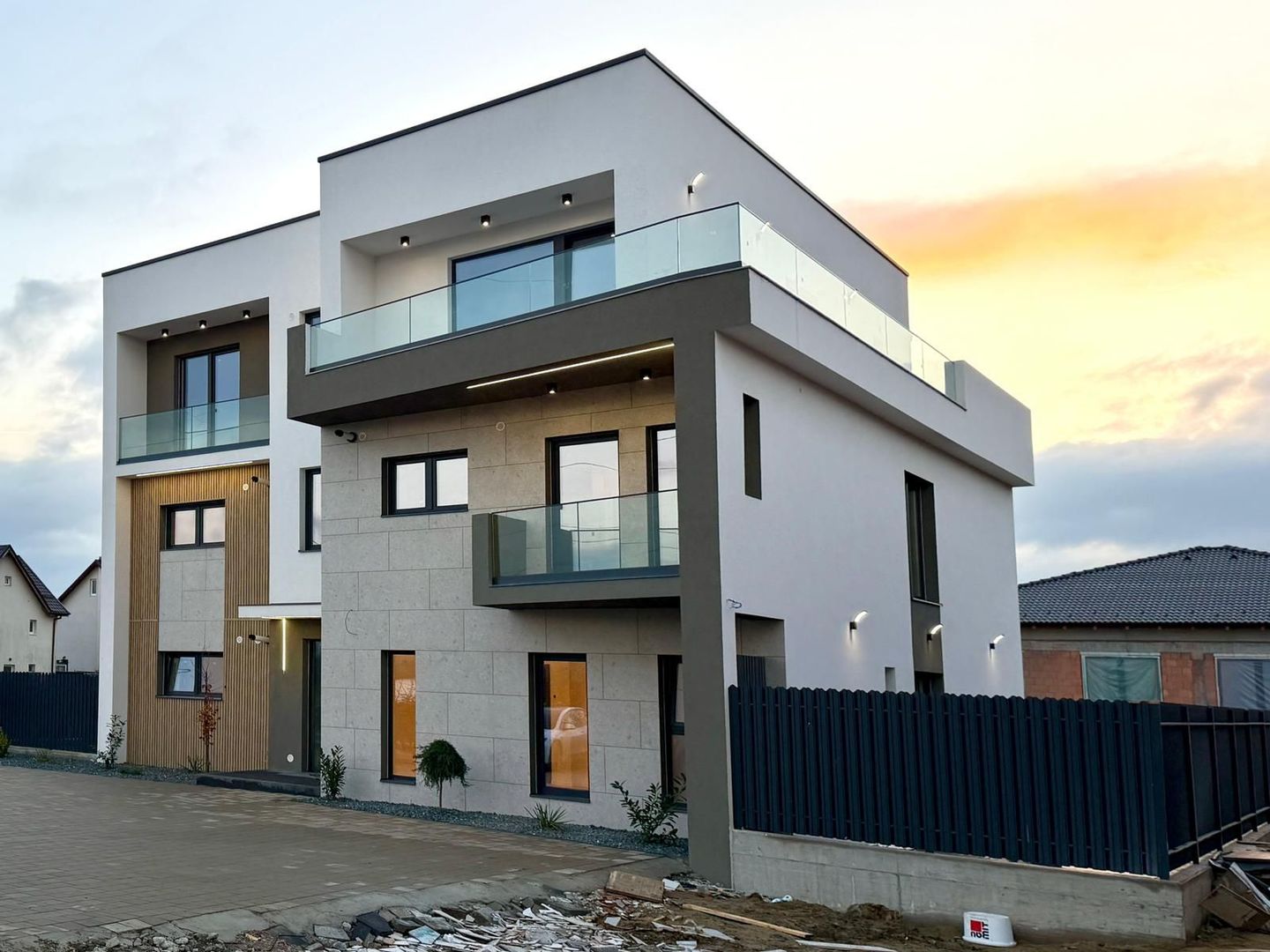 Apartament la Vila, 4 camere si gradina privata - Poză 10